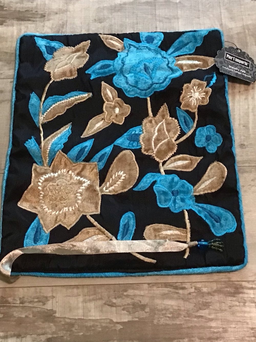 NWT Pier 1 Embroidered Jewelry Roll Case